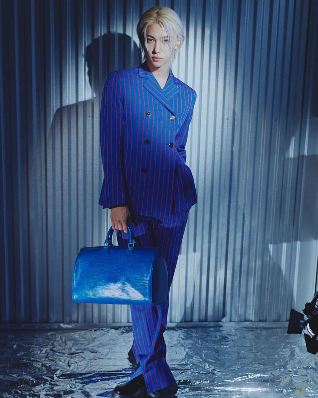 フィリックスさんのインスタグラム写真 - (フィリックスInstagram)「@nicolasghesquiere @louisvuitton @wkorea  B컷 감사합니다 🤟🧡 #stay #felix」11月10日 21時28分 - yong.lixx