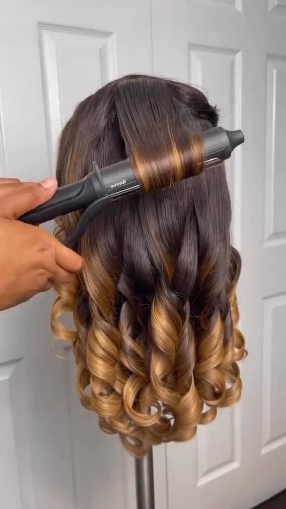 ghd hairのインスタグラム：「SINGLES’ DAY has arrived and it’s a reminder than one is *just* as fun as two 🤍 Another reminder: We’re giving you up to 22% off to celebrate – enjoy! 🥳  @lavishcapelli   #ghd #ghdhair #softcurltong #satisfyinghair #satisfying #bouncycurls」