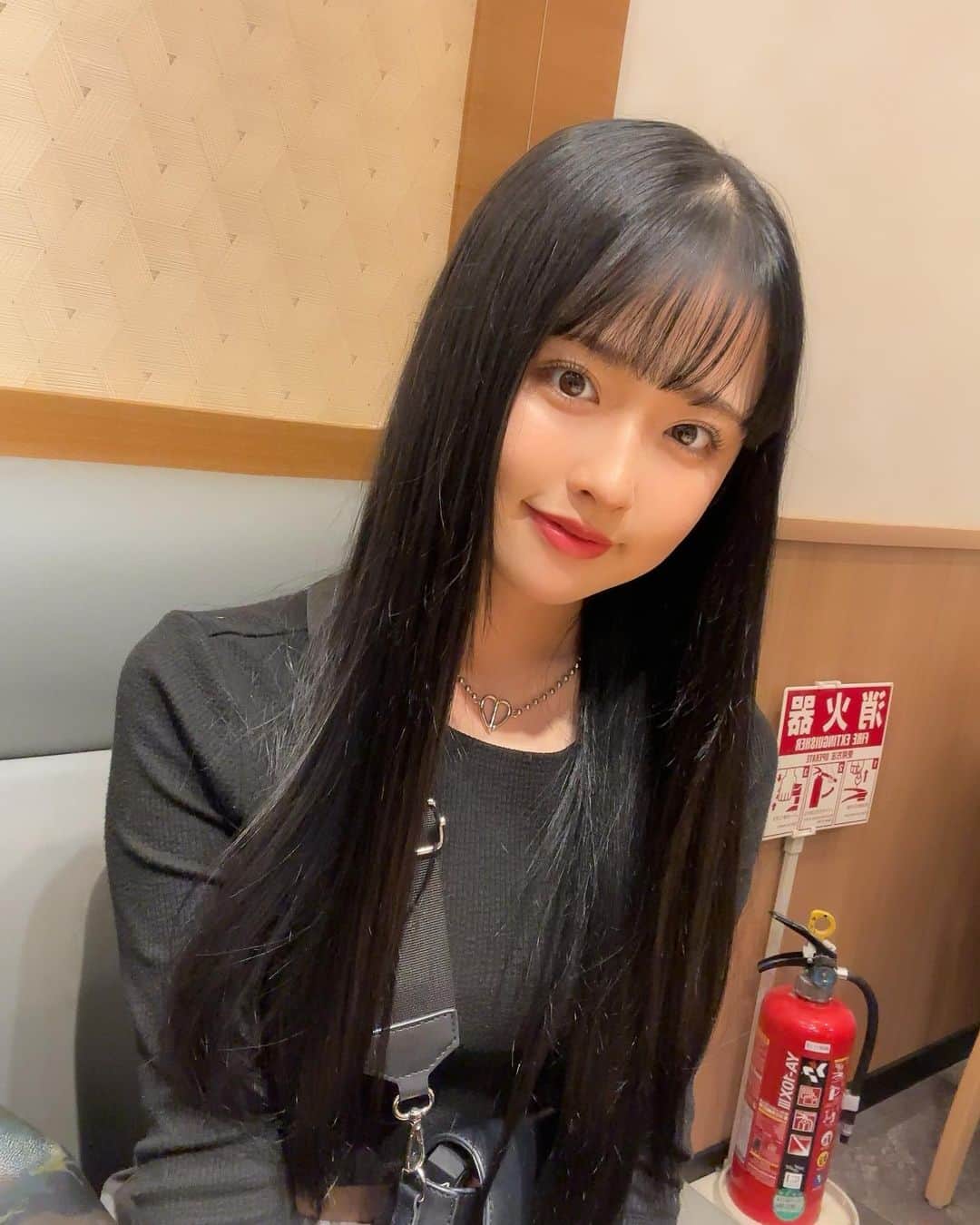 りりのインスタグラム：「最近また茶色くなってきた髪が黒くなりました🖤  #jmix #ジェイミックス #model #モデル #jk2 #sjk #大分 #りり」