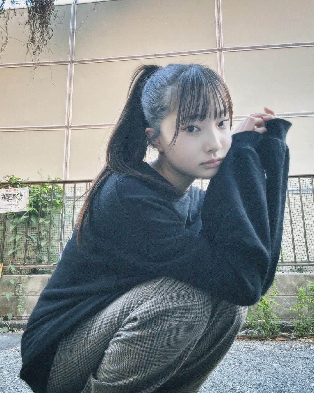 里仲菜月さんのインスタグラム写真 - (里仲菜月Instagram)「どっかの裏路地で撮った写真📸」11月10日 21時36分 - natsuki_satonaka