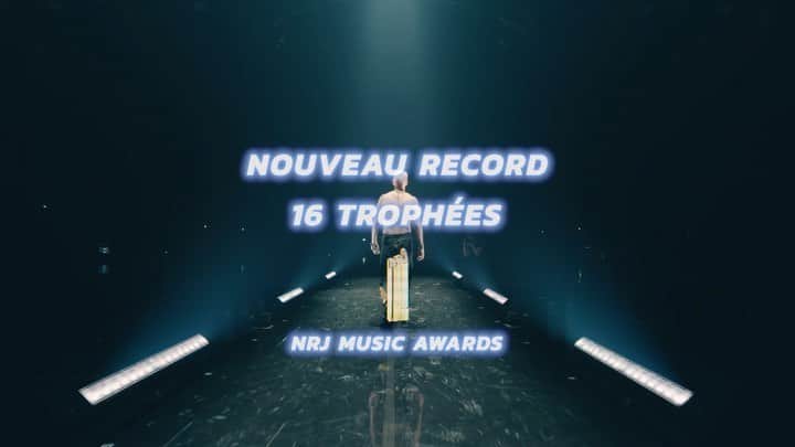エム・ポコラのインスタグラム：「🏆🏆🏆🏆🏆🏆🏆🏆🏆🏆🏆🏆🏆🏆🏆🏆 MERCI pour cette récompense vous savez à quel point la scène est importante pour moi et comme on travaille dur avec mes équipes pour vous en mettre plein les yeux et plein les coeurs sur chaque tournée depuis 20 ans.  Merci à mon binôme à la D.A @hakimghorab , @romain_pissenem et ses équipes, à @boom2music et mes musiciens, @armizy et mes danseuses, danseurs, merci @arachneeproductions . Merci à toutes les équipes techniques de l’EPICENTRE TOUR 🙏🏼❤️  #NMA2023」