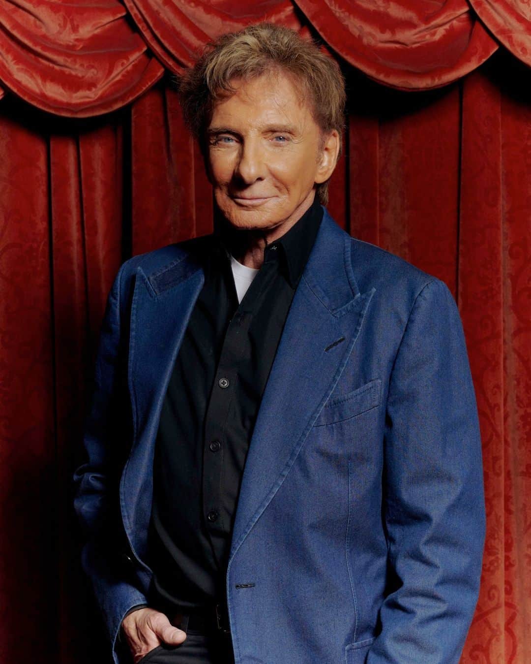 ニューヨーク・タイムズさんのインスタグラム写真 - (ニューヨーク・タイムズInstagram)「Barry Manilow is finally getting his wish: a Broadway show.  The musical, “Harmony,” tells the story of the Comedian Harmonists, a singing group torn apart by the rise of Nazism and World War II. It is a decades-in-the-making labor of love for Manilow and his longtime collaborator Bruce Sussman, who first conceived of the show in the early 1990s.   “Harmony” debuted in San Diego in 1997 to mixed reviews, and failed to transfer. A planned Broadway run evaporated when financial backing disintegrated. Many iterations of the musical followed, but Broadway deals fell apart. “It was so heartbreaking every time it didn’t make it,” Manilow, the singer, said in an interview. Now, the musical will at last have its moment on the Great White Way.   Tap the link in our bio to read about the many iterations of “Harmony” and how it finally made it to Broadway. Photo by @evelynfreja」11月11日 9時00分 - nytimes