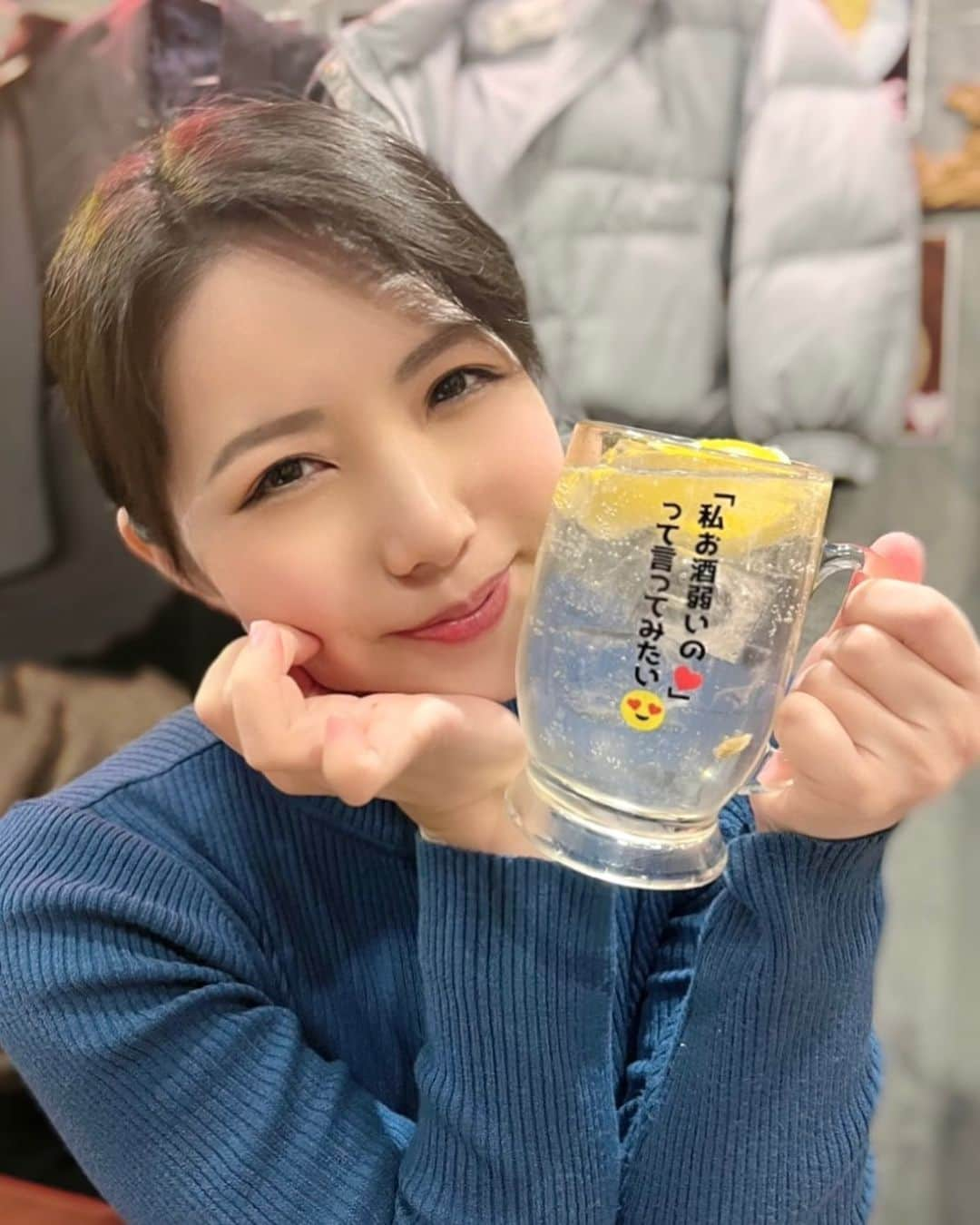 永岡怜子のインスタグラム：「それな、が過ぎたグラス😂  私がお酒弱い時なんて 採血した直後くらいなもんです。。。  .  #怜子さんはお鮨がお好き   という事で、少し前にはなってしまうのですが 大好きな学芸大学でふらりとひとり呑み。 この日はお寿司屋さん系をはしごしてみました👌🏻  .  1軒目は潮騒さん🍣  前回お邪魔してから2度目の来訪。 少し間が空いてしまいました。 以前は立ち飲みでしたが座れるようになっています。  とりあえずビールにお刺身盛りと、 刺し盛りが出るまでのおつまみは あん肝と迷いつつ海ぶどうを。夏を感じます。 そうです、夏の日の出来事です。寝かせ過ぎてもう冬。  今回のお刺身盛り合わせは 鮪、海老、サーモン、小肌、小柱🐟 前回は豪華で美味しいお刺身盛りが 650円で食べられる事に感動したのですが 今回は前回ほどの感動はナシ。 前回の気前が良すぎたのか 今回たまたま元気がなかったのかはわからず。 また確認しに行かねばですね💡  お寿司は鯵、帆立、芽ネギの3貫を。 はしご予定でしたのでちょっと抑えめで退散。 お会計は2800円。  .  2軒目は結心さん🍣  立ち食い寿司の一華星の跡地にできた リーズナブルなお寿司屋さん。 お寿司はご主人、お酒は女将さんが担当。 とても雰囲気が良いです✨  前のお店でビールを飲んでいたので ビールから飲み直すか迷いつつも日本酒に🍶 提供は1合からですが女性の場合は女将さんのお心遣いで 0.5合から出してくださるみたいです。  大好きな昆布締め盛り合わせがあり テンションが上がっていたのですが この日はネタ切れ。 お休み前という事でネタが少ないみたいでした。 ご主人にご相談し光ものの盛り合わせを。  この日のオススメは石垣貝。 いぶりがっこクリームチーズはサービスで🙏🏻 〆にイクラを注文しお会計は3500円でした✨  とても居心地の良いお店でしたー！ また顔を出したいお店が増えました…！  そろそろまたはしご寿司やりたいなぁ🍣 学芸大学ツアー、メンバー募集中です👌🏻  .  #酒乱のグルメ #たのしい隠居生活 #ビール女子 #ビール部 #学芸大学グルメ #学大グルメ #東横線グルメ #寿司スタグラム #はしご酒 #寿司 #飲酒タグラム #ソロ活 #japanesefood #japanesefoodlover #japangourmet #japanfood #sushi #sushilovers #sushilover #beerlovers #beerstagram #🇯🇵 #🍣」