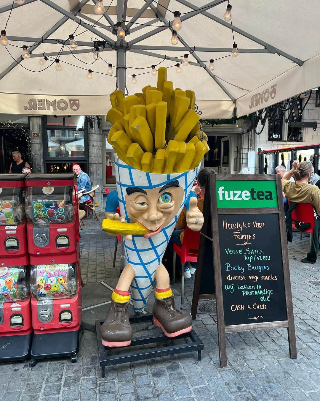 エリー・ブラックさんのインスタグラム写真 - (エリー・ブラックInstagram)「Happy Fry-day 🍟 Second photo is a MOOD」11月11日 7時24分 - ellieblack_