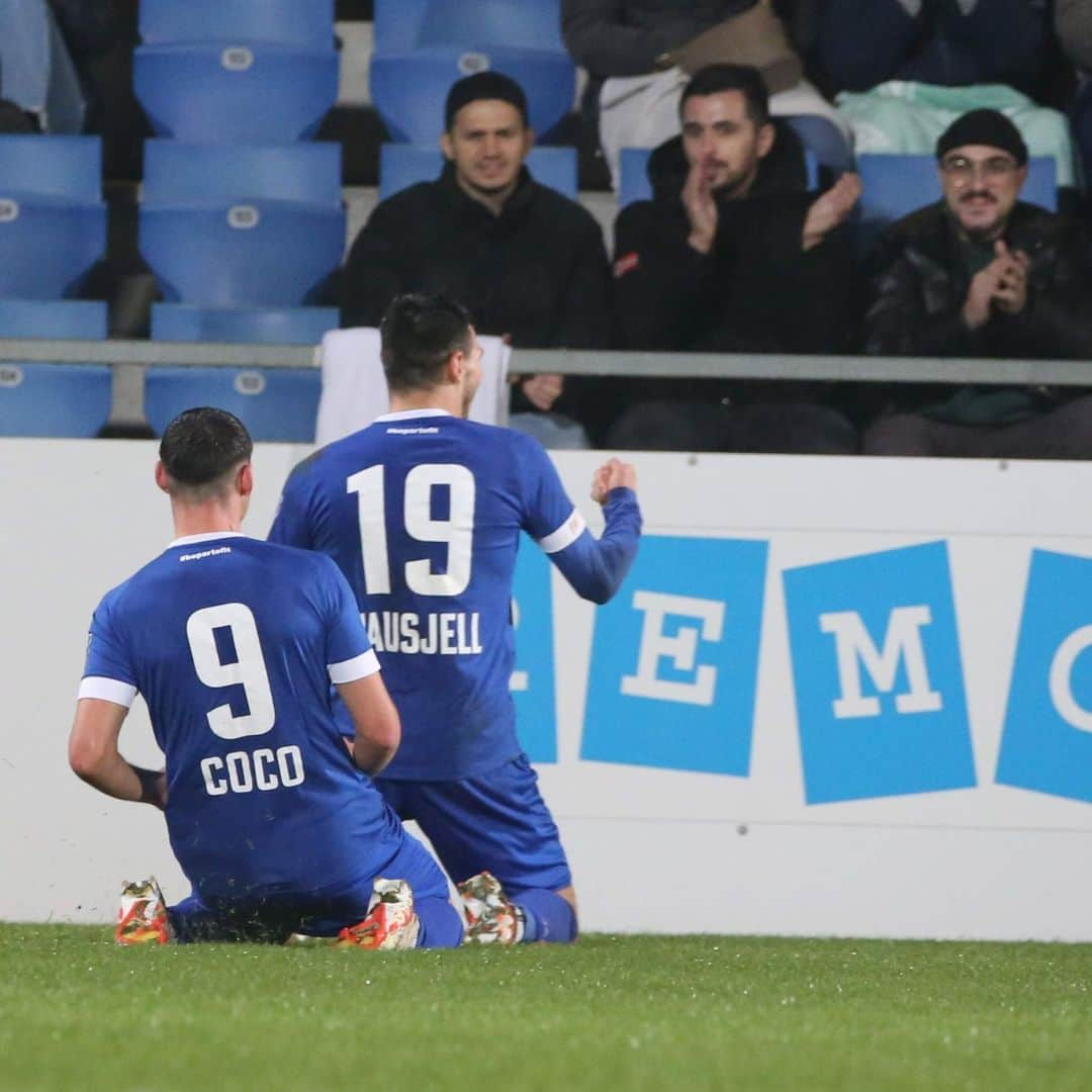 SVホルンさんのインスタグラム写真 - (SVホルンInstagram)「Wir siegen im NÖ-Derby gegen den @skuamstetten und drehen die Partie nach einem Rückstand dann in Halbzeit 2 und gewinnen mit 3:1 mit einem Doppelpack von Marco Hausjell und einem Tor von Alexander Joppich! Partie gedreht! Derby gewonnen! #svhorn1922 #Derbysieger #3punkte #heimsieg #partiegedreht #leidenschaftfussball #ligazwa #bepartofit」11月11日 7時26分 - svhorn1922