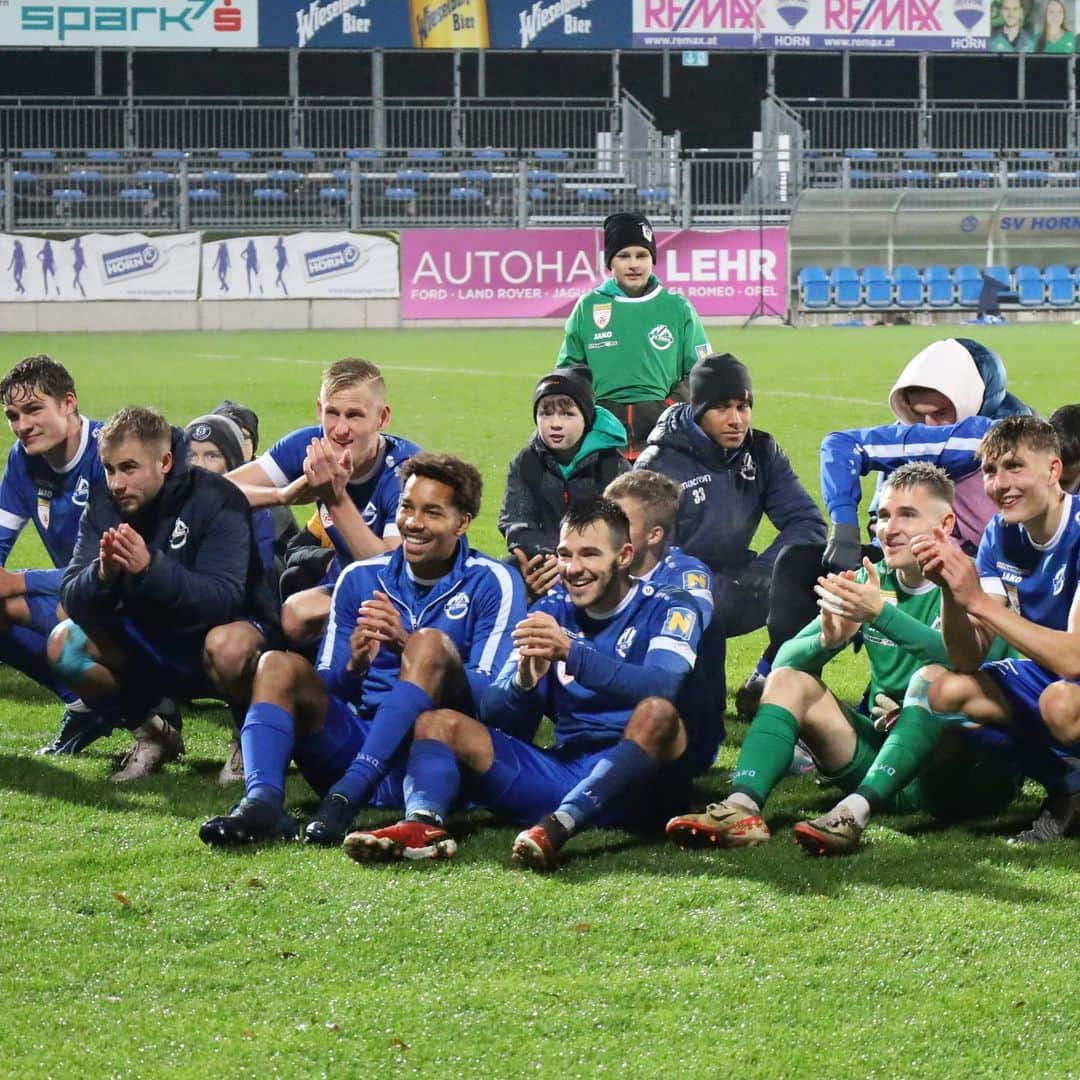 SVホルンさんのインスタグラム写真 - (SVホルンInstagram)「Wir siegen im NÖ-Derby gegen den @skuamstetten und drehen die Partie nach einem Rückstand dann in Halbzeit 2 und gewinnen mit 3:1 mit einem Doppelpack von Marco Hausjell und einem Tor von Alexander Joppich! Partie gedreht! Derby gewonnen! #svhorn1922 #Derbysieger #3punkte #heimsieg #partiegedreht #leidenschaftfussball #ligazwa #bepartofit」11月11日 7時26分 - svhorn1922