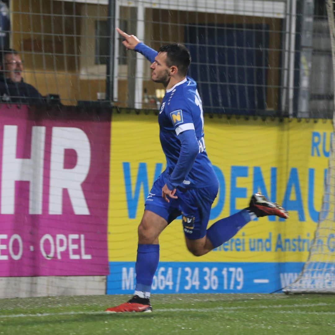 SVホルンさんのインスタグラム写真 - (SVホルンInstagram)「Wir siegen im NÖ-Derby gegen den @skuamstetten und drehen die Partie nach einem Rückstand dann in Halbzeit 2 und gewinnen mit 3:1 mit einem Doppelpack von Marco Hausjell und einem Tor von Alexander Joppich! Partie gedreht! Derby gewonnen! #svhorn1922 #Derbysieger #3punkte #heimsieg #partiegedreht #leidenschaftfussball #ligazwa #bepartofit」11月11日 7時26分 - svhorn1922