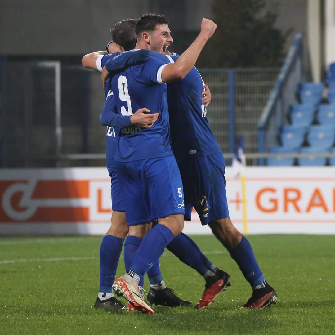 SVホルンさんのインスタグラム写真 - (SVホルンInstagram)「Wir siegen im NÖ-Derby gegen den @skuamstetten und drehen die Partie nach einem Rückstand dann in Halbzeit 2 und gewinnen mit 3:1 mit einem Doppelpack von Marco Hausjell und einem Tor von Alexander Joppich! Partie gedreht! Derby gewonnen! #svhorn1922 #Derbysieger #3punkte #heimsieg #partiegedreht #leidenschaftfussball #ligazwa #bepartofit」11月11日 7時26分 - svhorn1922