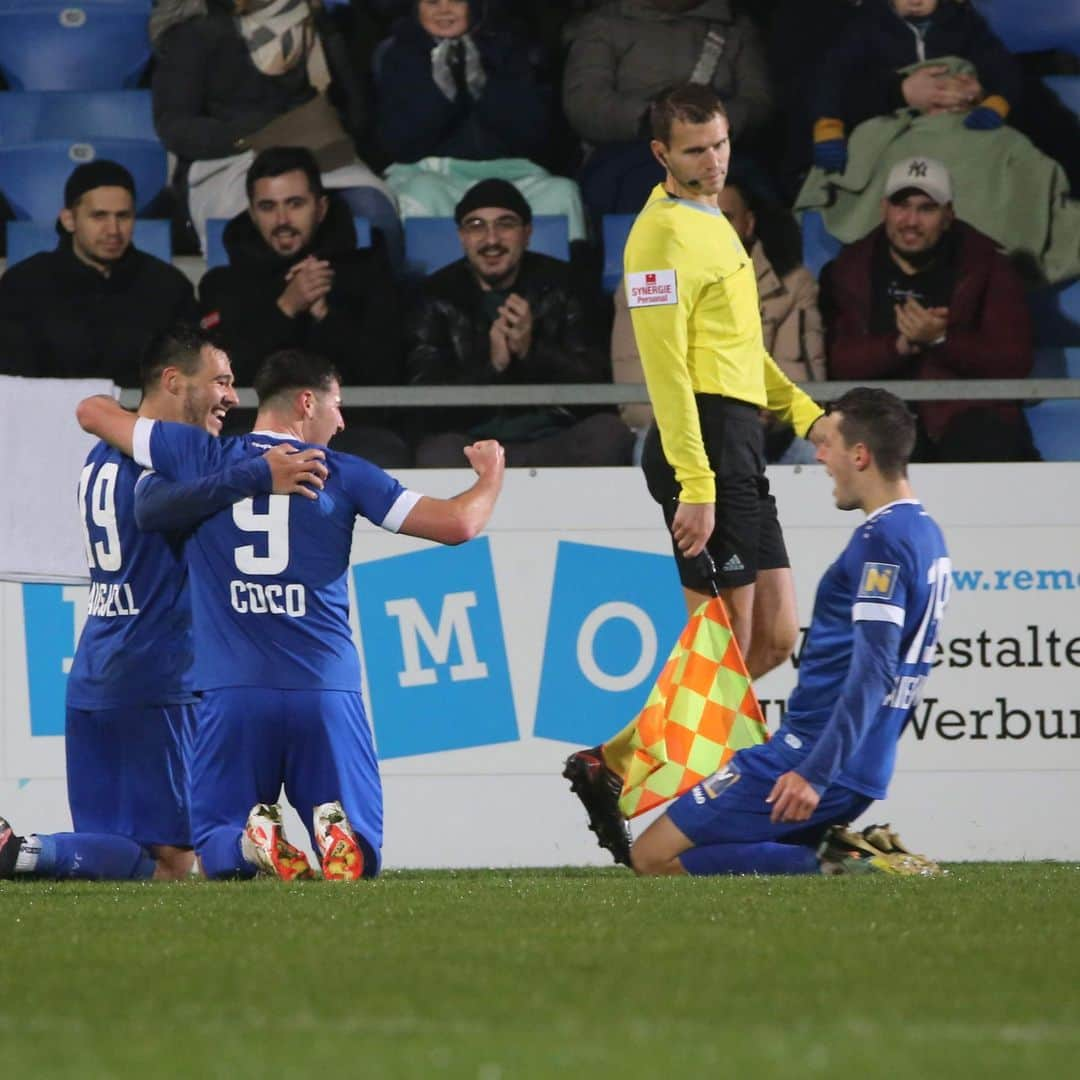 SVホルンさんのインスタグラム写真 - (SVホルンInstagram)「Wir siegen im NÖ-Derby gegen den @skuamstetten und drehen die Partie nach einem Rückstand dann in Halbzeit 2 und gewinnen mit 3:1 mit einem Doppelpack von Marco Hausjell und einem Tor von Alexander Joppich! Partie gedreht! Derby gewonnen! #svhorn1922 #Derbysieger #3punkte #heimsieg #partiegedreht #leidenschaftfussball #ligazwa #bepartofit」11月11日 7時26分 - svhorn1922