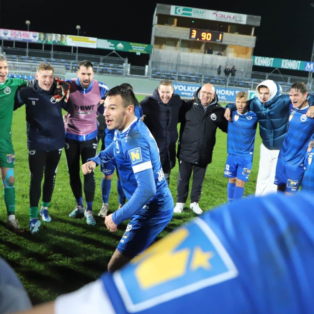 SVホルンさんのインスタグラム写真 - (SVホルンInstagram)「Wir siegen im NÖ-Derby gegen den @skuamstetten und drehen die Partie nach einem Rückstand dann in Halbzeit 2 und gewinnen mit 3:1 mit einem Doppelpack von Marco Hausjell und einem Tor von Alexander Joppich! Partie gedreht! Derby gewonnen! #svhorn1922 #Derbysieger #3punkte #heimsieg #partiegedreht #leidenschaftfussball #ligazwa #bepartofit」11月11日 7時26分 - svhorn1922