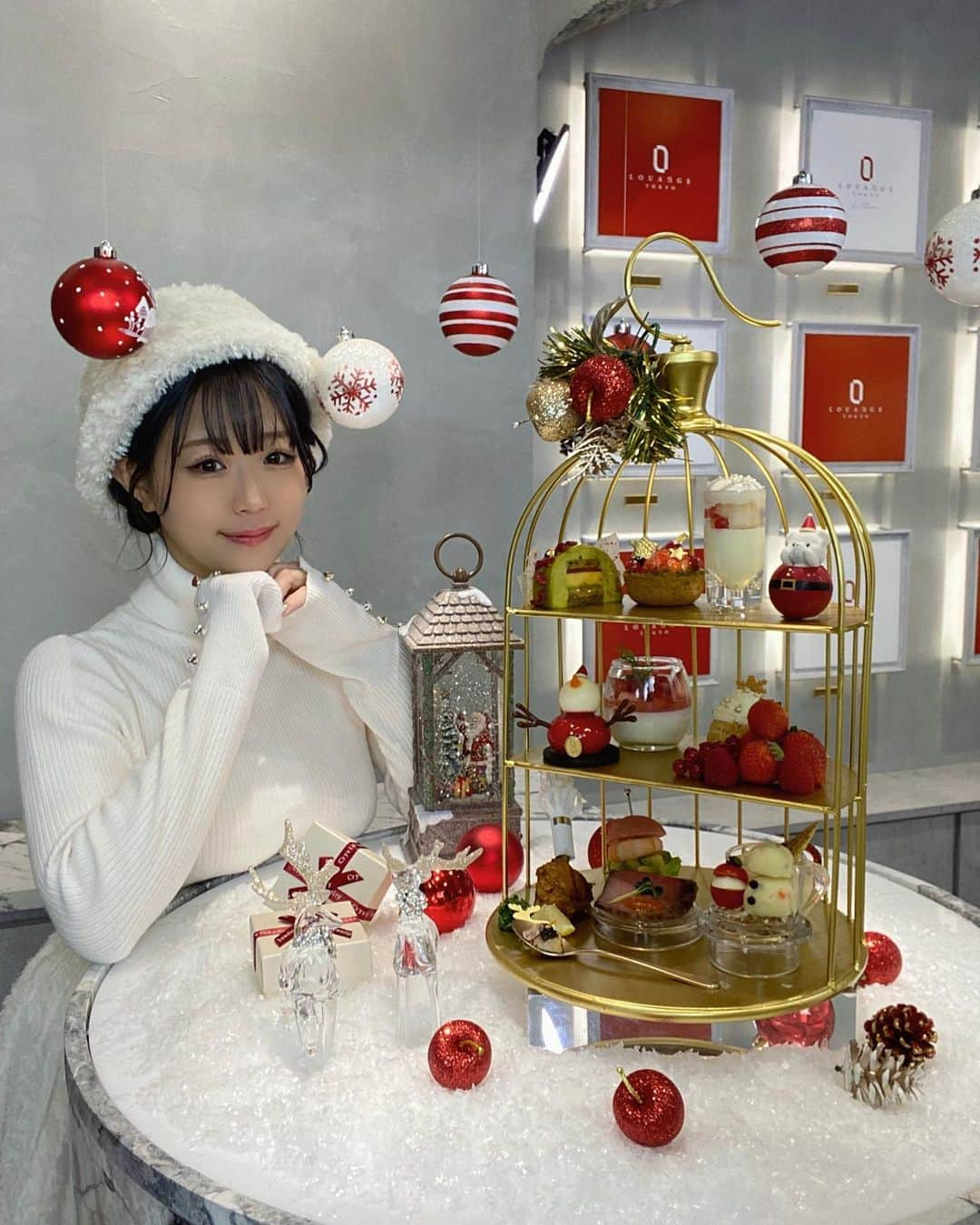 水月桃子さんのインスタグラム写真 - (水月桃子Instagram)「昨日はLOUANGE TOKYO(@louange_tokyo )のクリスマススイーツコレクションの試食会にいってきました🧸🎄  アフタヌーンティーももちろんかわいいし🍰☕️ ホールケーキも芸術的だったよ❤️ 新作が7種登場してるそうです❤️ 最後に載せたケーキがわたし的に1番ビジュアルがお気に入りだよ〜❤️ みんなで一緒にクリスマスケーキたべたいな🎂🎄🧸 . . . #louangetokyo #louangetokyolemusee #ルワンジュ東京 #ルワンジュ東京ルミュゼ #クリスマスケーキ #クリスマス #クリスマスコレクション #カフェ #アフタヌーンティー #アフヌン #銀座カフェ #銀座ケーキ #銀座ケーキデリバリー #スイーツ #クリスマススイーツ #ヌーミー #ヌーミーが乗ってるアフタヌーンティー #くまのヌーミー」11月11日 7時28分 - mizuki_momoko