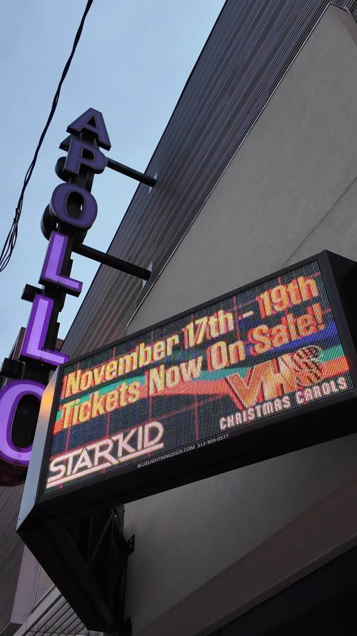 カート・メガのインスタグラム：「The holidays came early. A brand new @therealteamstarkid FULL LENGTH SHOW opens one week from today here in Chicago!!!」