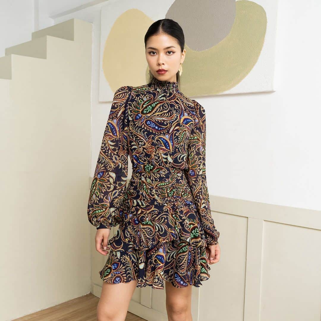 ユミキムのインスタグラム：「Singles’ Day Sale starts today! Enjoy 25% OFF Sitewide with code SS25  #singlesdaysale #sale #paisley #paisleydress」