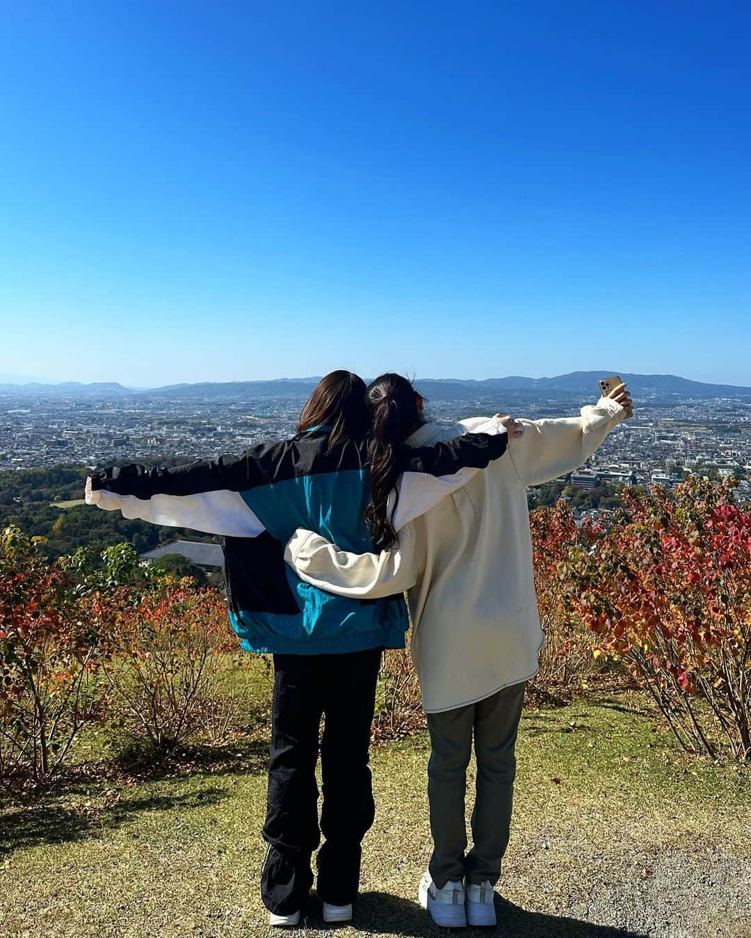 NATSUのインスタグラム：「⁡ おはよ~💭寒いねええ🤧🤧🤧 ⁡ ⁡ ⁡ 今日は ららぽーと門真・ 三井アウトレットパーク 大阪門真で ミニライブ行います（＾＾）♪ ⁡ ⁡ ⁡ 皆様にお会いできの嬉しいなあ🥰🫶🏻🫶🏻 暖かい服装でお越し下さい！◎ ⁡ ⁡ ⁡ ⁡ 写真はBPB DXの撮影での1枚✌︎✌︎ ぬーちゃんと♡♡ 筋肉痛って言っての分かったかな？（笑） ⁡ ⁡ ⁡ ⁡ ⁡ #Bs2023 #プロ野球 #NPB #ORIX  #BsGirls  #BsGirls10th💎#baseball #ORIX #野球 #野球女子  #follow #fff #followme #selfie  #instapic #instalike #igers  #야구 #좋아요 #치어리더 #攝影  ⁡ ⁡ ⁡」