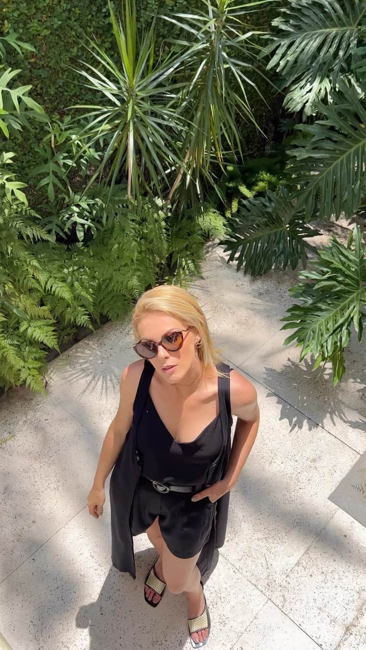 Ana Hickmannのインスタグラム：「Hola bebê !!! Toda trabalhada de Ana Hickmann 🤩!! @anahickmann.collection  @anahickmanneyewear  @voicesculture  @rommanel  @produtosanahickmann  @anahickmann.beauty  #anahickmann #anahickmanneyewear #anahickmannrommanel #anahickmanncollection #lookah #anahickmannbeauty #anahickmannvoice」