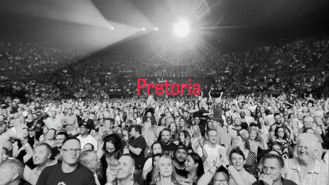 ブライアン・アダムスのインスタグラム：「Pretoria, South Africa what a great night! 🩷 #sohappyithurts」