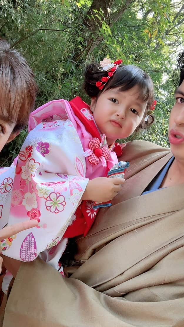 のインスタグラム：「#誕生日　 #家族 #七五三」