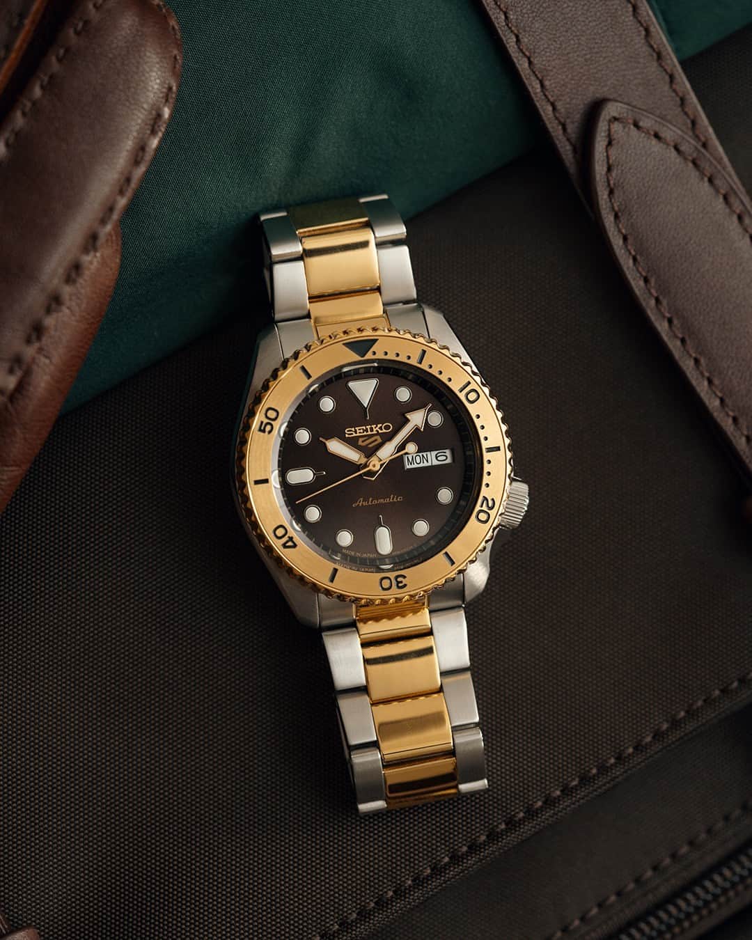Seiko Watchesのインスタグラム：「Fall Tones in Two-Tone! 🍂 - Keep your Fall attire stylish in #SRPK24, your new timepiece that crisply displays a sunray-finish brown dial and a stainless steel case and bracelet in a stunning two-tone finish! If you're falling for something this season, fall for Seiko.   #Seiko #Seiko5Sports #ShowYourStyle」