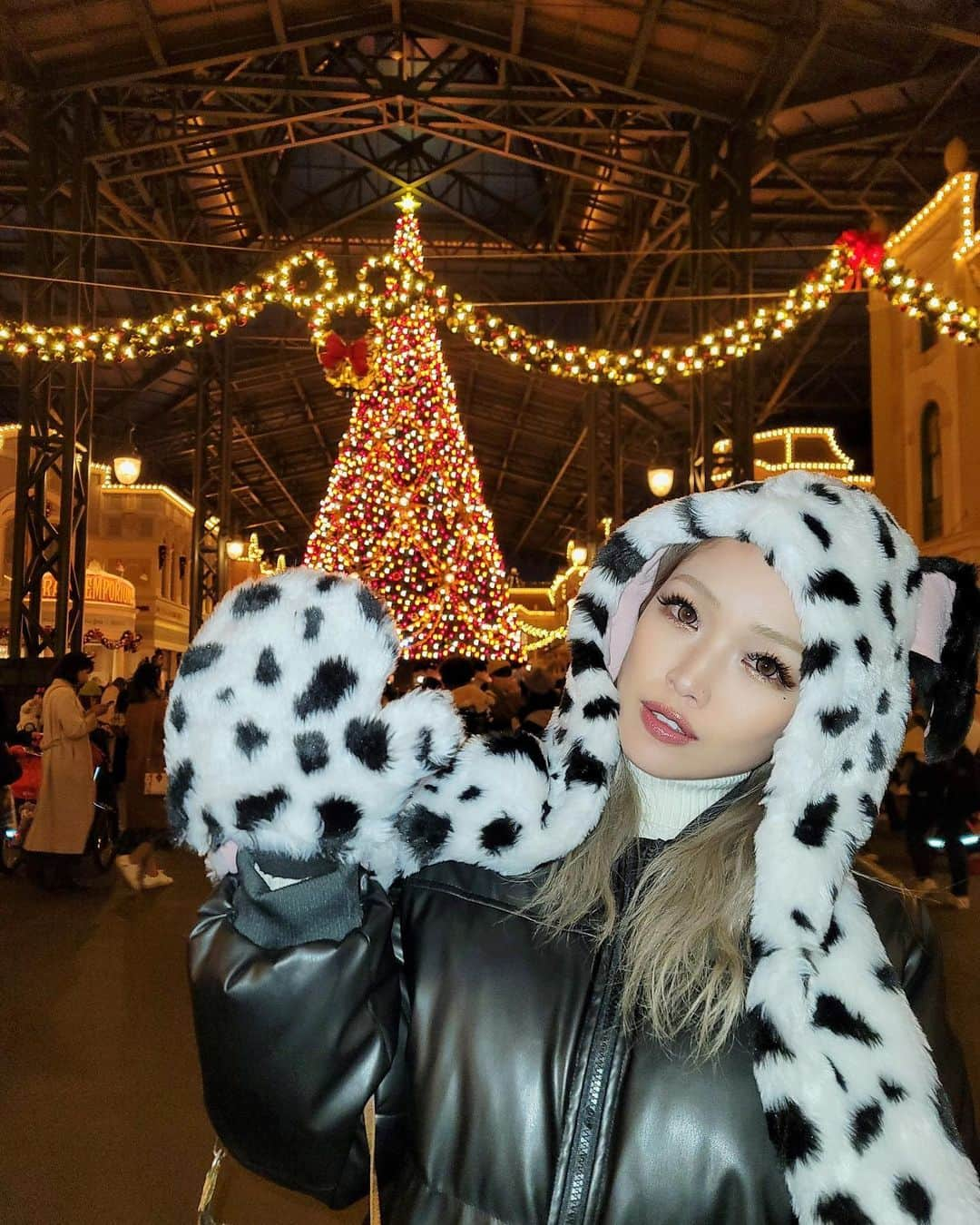 MIIKAさんのインスタグラム写真 - (MIIKAInstagram)「寒すぎてやっと冬になってきた感ある🥶⭐️ 今年もChristmas Disneyしたーい🐭🎄 . . #disneysea #disney #disneyland #ディズニー #ディズニーコーデ #ディズニーランド #ディズニーシー #ディズニーカチューシャ #ディズニーフード #冬ディズニー #冬ディズニーコーデ #クリスマス #クリスマスディズニー #christmas #christmasdisney #lll #l4likes #instagood #instagram」11月11日 8時16分 - miicyan430