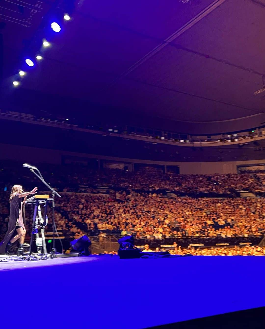 ナタリー・インブルーリアさんのインスタグラム写真 - (ナタリー・インブルーリアInstagram)「I’m a little late on posting!! … Melbourne you were AMAZING!!! Thank you for singing along with us all night at @rodlaverarena  So lovely to catch up with my friends after the show too… 💜💜💜  Dress: @tallermarmo  Shoes: @givenchy」11月11日 8時20分 - natalie_imbruglia