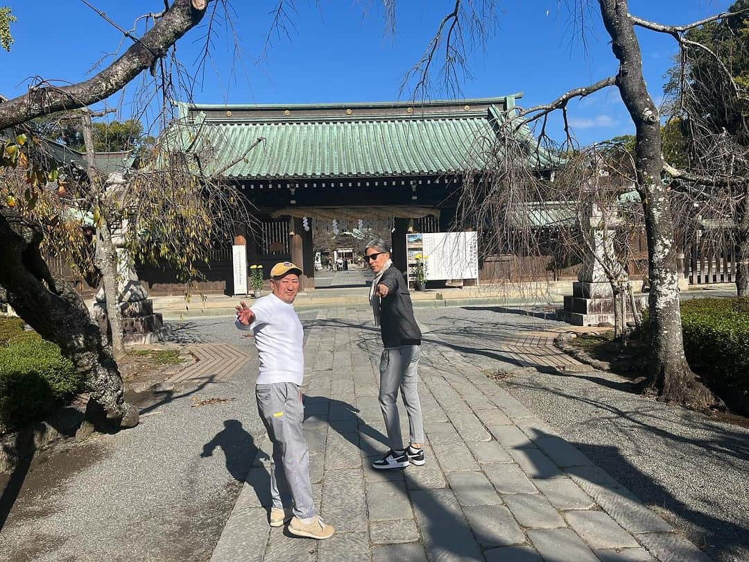 日比野玲さんのインスタグラム写真 - (日比野玲Instagram)「恒例、オヤジ温泉ゴルフの旅の巻！ いつも楽しいひと時で、感謝感謝！  #三島大社 #同級生はいいもんだ  #オヤジ旅 #温泉ゴルフ #楽しすぎてあっという間 #絶景ゴルフ場 #富士箱根カントリークラブ #あるね   @punto_mino @gawein.t」11月11日 8時22分 - aquilano_hibino