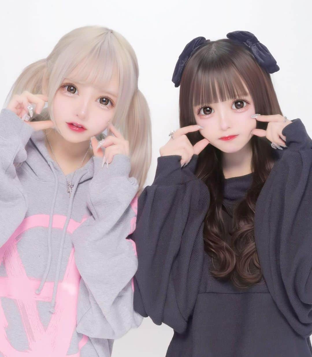 心花りりのインスタグラム：「𓈒 こあちゃんと遊んだ日👩🏻‍❤️‍💋‍👩🏻だーいすき🫶🏻 久しぶりにプリクラ撮った♩    マイパレットってプリ機だよ！」