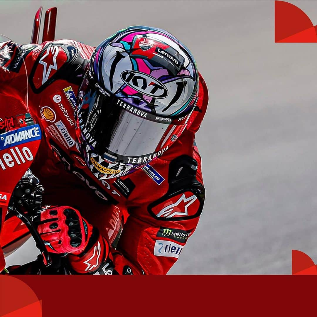 Lenovoさんのインスタグラム写真 - (LenovoInstagram)「Can you imagine a @motogp race without technology? Neither can we. Watch our tech in action at the #MalaysianGP and help us cheer on @pecco63 and @bestia23 by dropping a 👏 below!   Learn more about the Lenovo and @ducaticorse partnership at the link in bio. #DucatiLenovoTeam」11月10日 23時24分 - lenovo