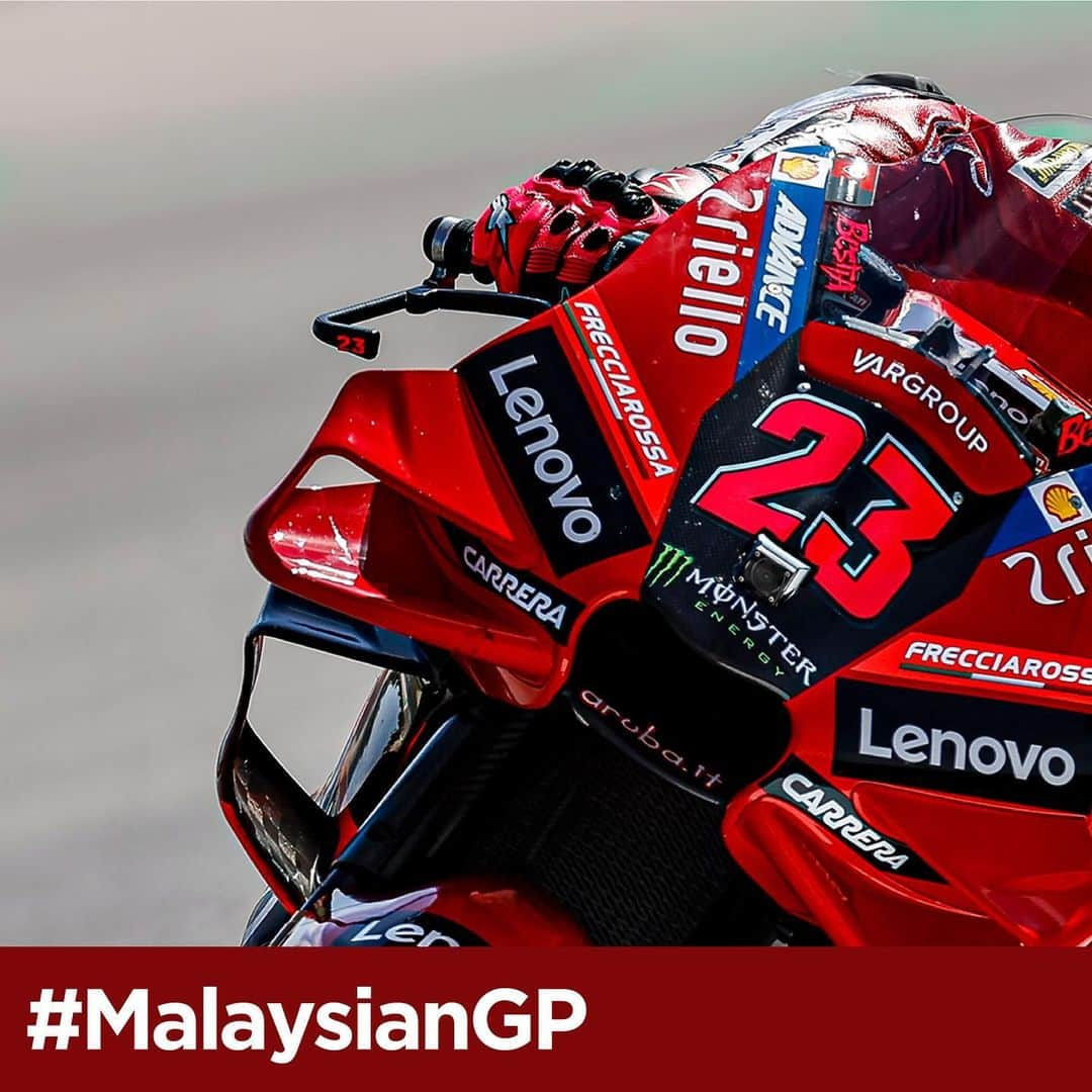 Lenovoさんのインスタグラム写真 - (LenovoInstagram)「Can you imagine a @motogp race without technology? Neither can we. Watch our tech in action at the #MalaysianGP and help us cheer on @pecco63 and @bestia23 by dropping a 👏 below!   Learn more about the Lenovo and @ducaticorse partnership at the link in bio. #DucatiLenovoTeam」11月10日 23時24分 - lenovo