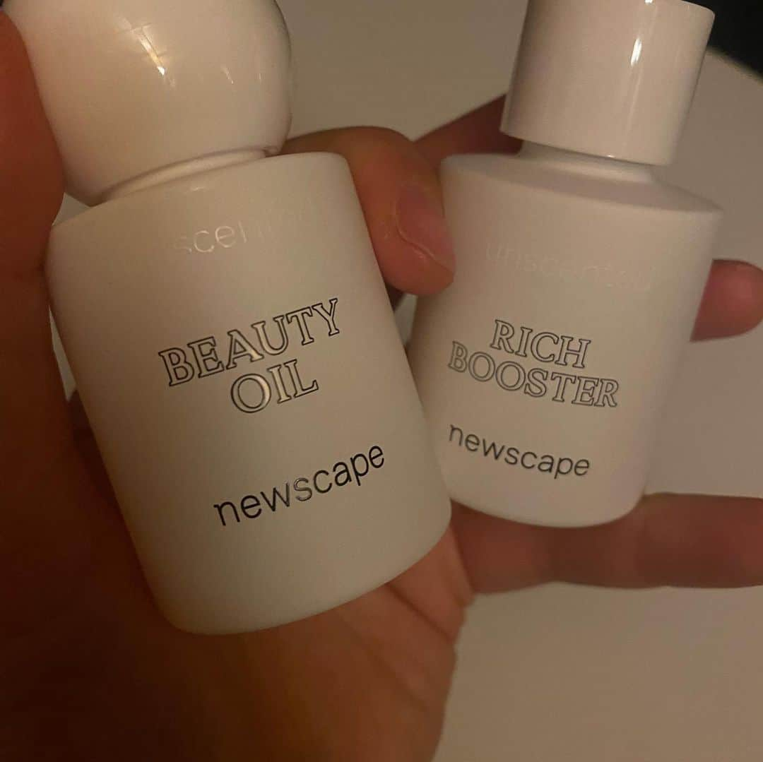 沙田瑞紀さんのインスタグラム写真 - (沙田瑞紀Instagram)「new scape @newscapecosmetics  100%天然由来👏穏やかに肌に馴染む安心感のあるスキンケア なんとパッケージに原価が書いてある(!)  無香料なので他のスキンケアラインにも入れ込みやすい◎ "香ることなく、薫りたつ"を使うほどに実感している🫧🫧  #newscapecosmetics」11月10日 23時24分 - mizuki_masuda