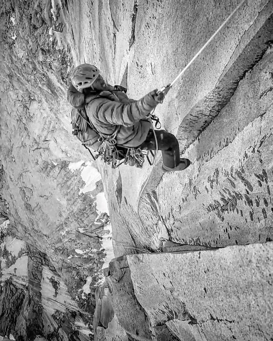 ジミー・チンさんのインスタグラム写真 - (ジミー・チンInstagram)「Cleaning out the pipes on Meru.... 📷 @renan_ozturk」11月10日 23時41分 - jimmychin