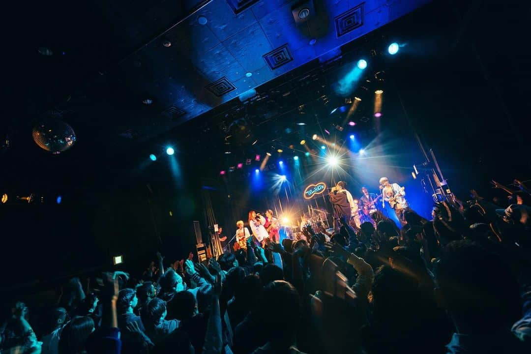 フレンズさんのインスタグラム写真 - (フレンズInstagram)「FRIEND REQUEST TOUR2023 at渋谷WWW X w/ODD Foot Works ご来場ありがとうございました！ えみそんのバースデーを祝ってくれてありがとうございました❤️‍🔥 最高の夜だったね🫶  photo by @nekoze_photo」11月10日 23時37分 - friends_jpn