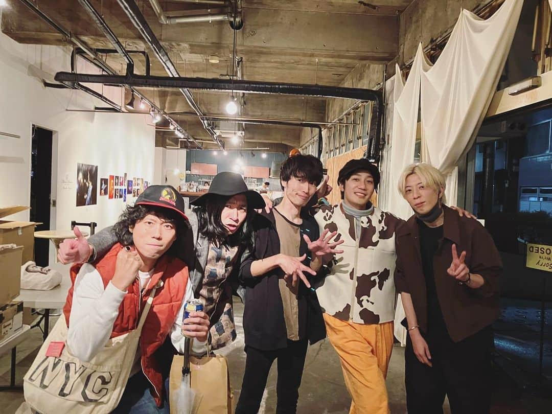 ナガイケジョーのインスタグラム：「THE BAWDIESとの新代田FEVER、そりゃ楽しいわ。ロックンロールで歌って踊って、You Gotta Dance！皆さんありがとうございました。年始のBillboardライブもご一緒しますよ、楽しみ楽しみ。  #scoobiedo #thebawdies」