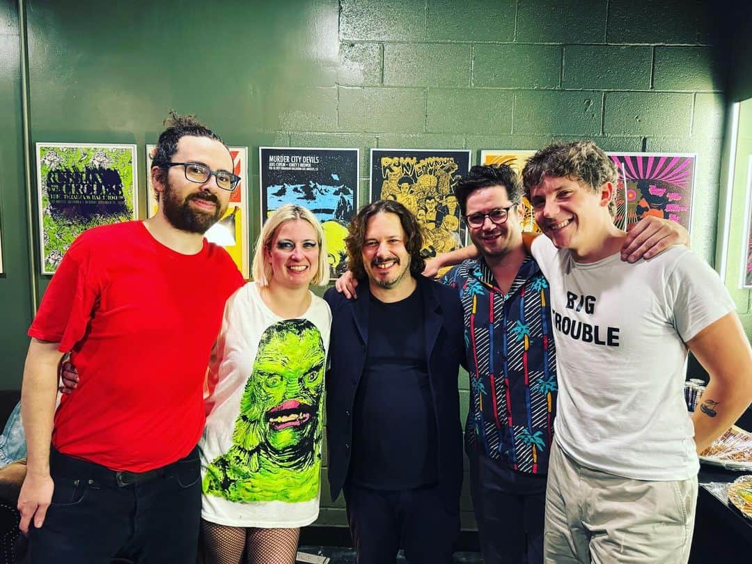 エドガー・ライトのインスタグラム：「15 years ago I was supposed to meet the mighty ‘Be Your Own Pet’ (@byopband) to talk about them potentially being on the ‘Scott Pilgrim’ soundtrack, but it didn’t happen as they sadly split up, leaving fans with two fizzing albums of rock to obsess over for the next 15 years*.   And then - they came roaring back to life this year with new album ‘Mommy’ and I finally got to them live after all this time. Had such a blast at @teragramla singing along with ‘Becky’, ‘Adventure’, Bicycle Bicycle You Are My Bicycle’ and all the bangers from the new album. If you don’t know them - enjoy three albums of wild abandon, and if you are a fan and haven’t heard the new one on @thirdmanrecords, it’s wall to wall with absolute gems. I love it so much.  Thanks for having me Jemina, Jonas, Nathan and John. Had such a great night. Viva Be Your Own Pet!  (*Trivia: Their badass song ‘Black Hole’ is on the trailer for ‘Scott Pilgrim’)」