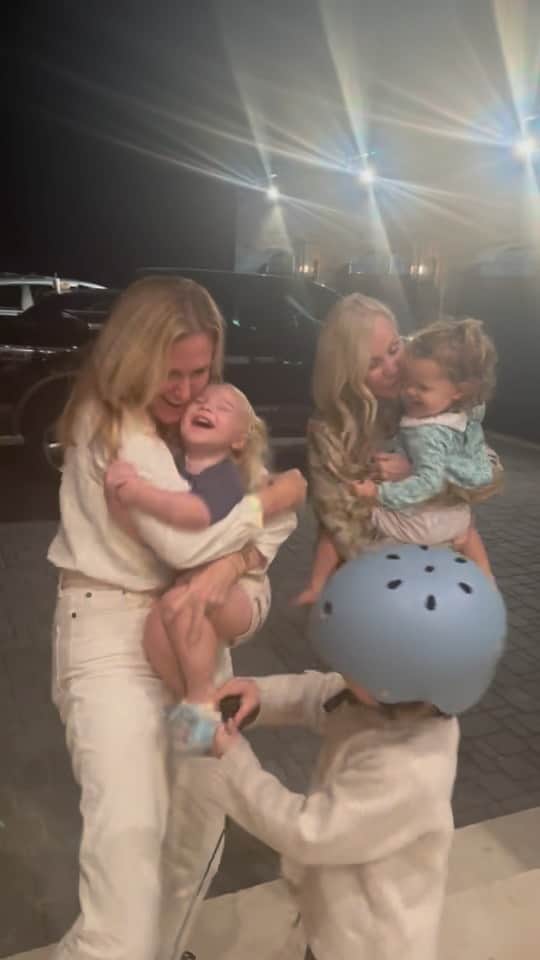 コリー・ロバートソンのインスタグラム：「What if we all tried to make someone feel this loved today 🧡   “He called a little child to him, and placed the child among them. And he said: “Truly I tell you, unless you change and become like little children, you will never enter the kingdom of heaven. Therefore, whoever takes the lowly position of this child is the greatest in the kingdom of heaven.” Matthew 18:1-5」