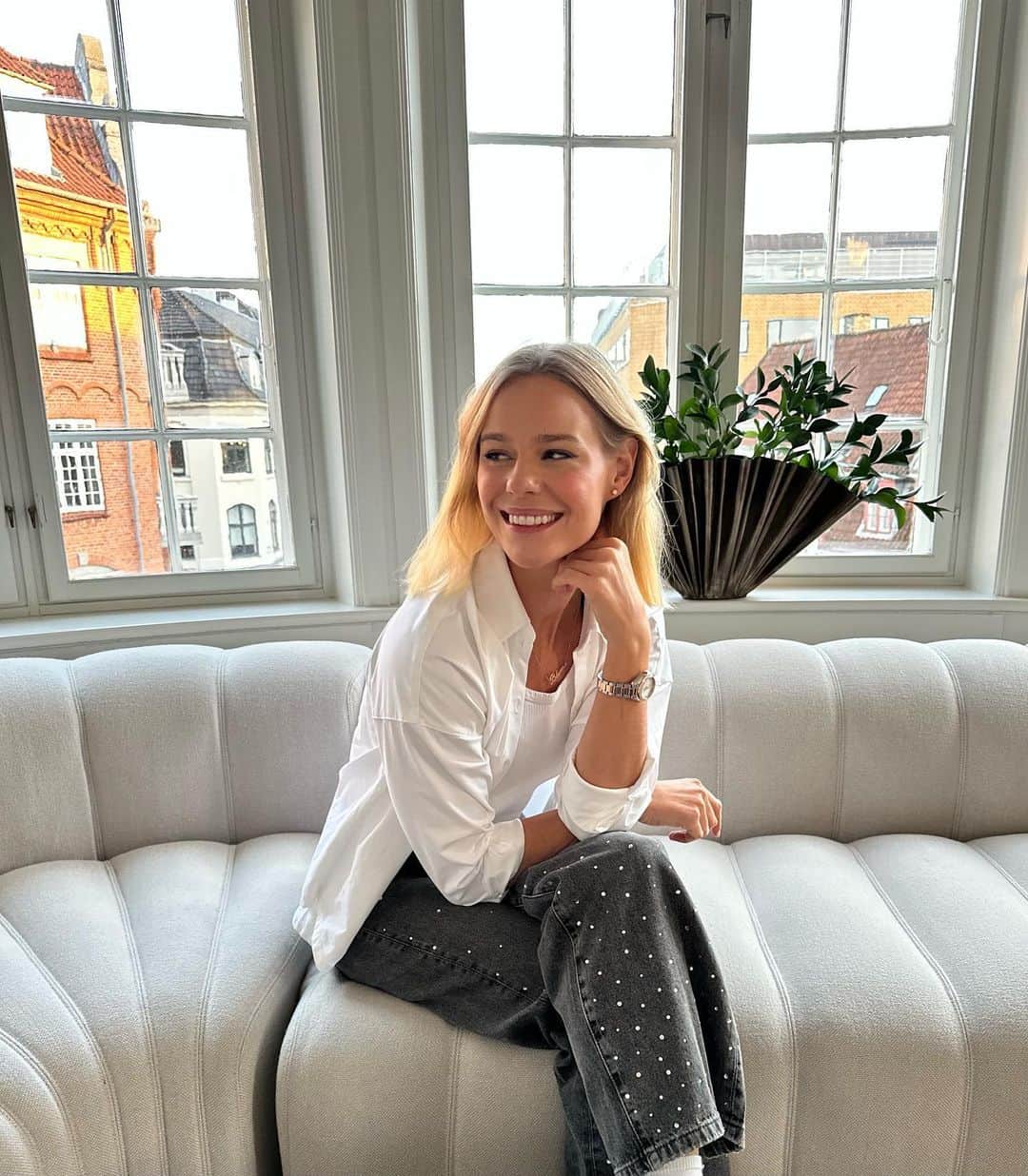 ペルニール・ブルームのインスタグラム：「Friday got me feeling goofy」