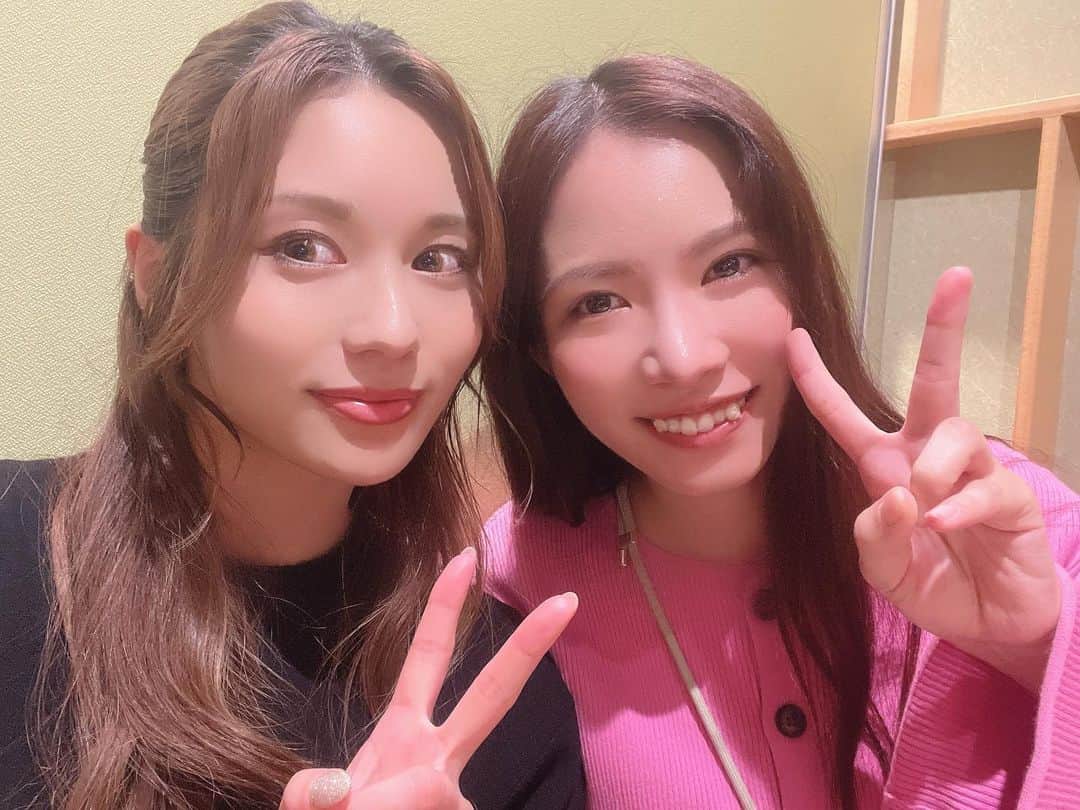 坂井朝香のインスタグラム：「久しぶりに大好きな人と❤️  急に東京来ちゃったからかなり久しぶりやったけど、、、 全然久しぶりの感じせんくらい語った☺️！！  東京で舞台あるらしいから時間見つけて見に行きたいなぁ〜っ！」