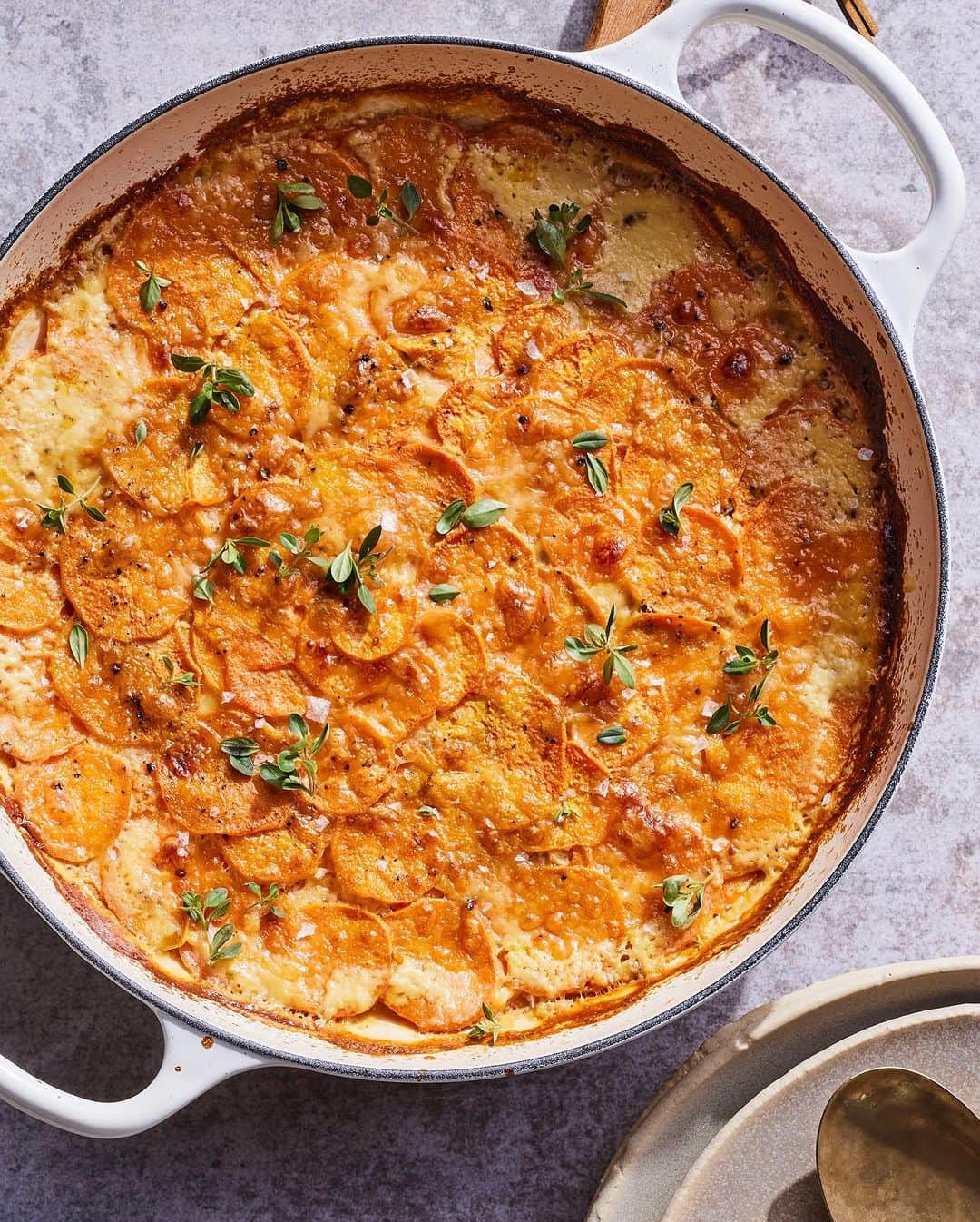 Gaby Dalkinのインスタグラム：「All about that Au Gratin life these days! Sweet Potato Gratin and a tradition Au Gratin are both up on WGC and honestly, you should make them BOTH for thanksgiving 💛 https://whatsgabycooking.com/sweet-potato-gratin/」