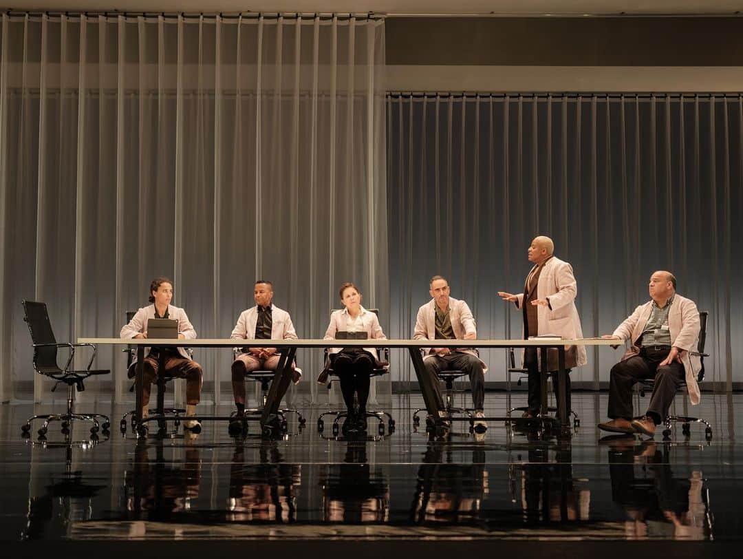 ヤニック・トゥルースデールさんのインスタグラム写真 - (ヤニック・トゥルースデールInstagram)「One more week playing Dr Hardiman in the amazing play Docteur @theatre_duceppe  If you’re in Montreal, treat yourself you won’t regret it. 😉 God I’ll miss being on stage in front of a live audience. I had the time of my life.」11月10日 23時52分 - yanic_truesdale