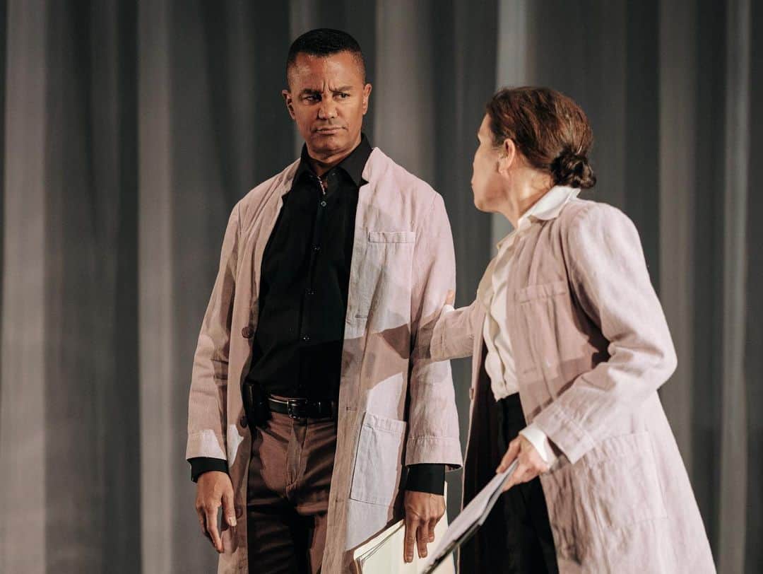ヤニック・トゥルースデールさんのインスタグラム写真 - (ヤニック・トゥルースデールInstagram)「One more week playing Dr Hardiman in the amazing play Docteur @theatre_duceppe  If you’re in Montreal, treat yourself you won’t regret it. 😉 God I’ll miss being on stage in front of a live audience. I had the time of my life.」11月10日 23時52分 - yanic_truesdale