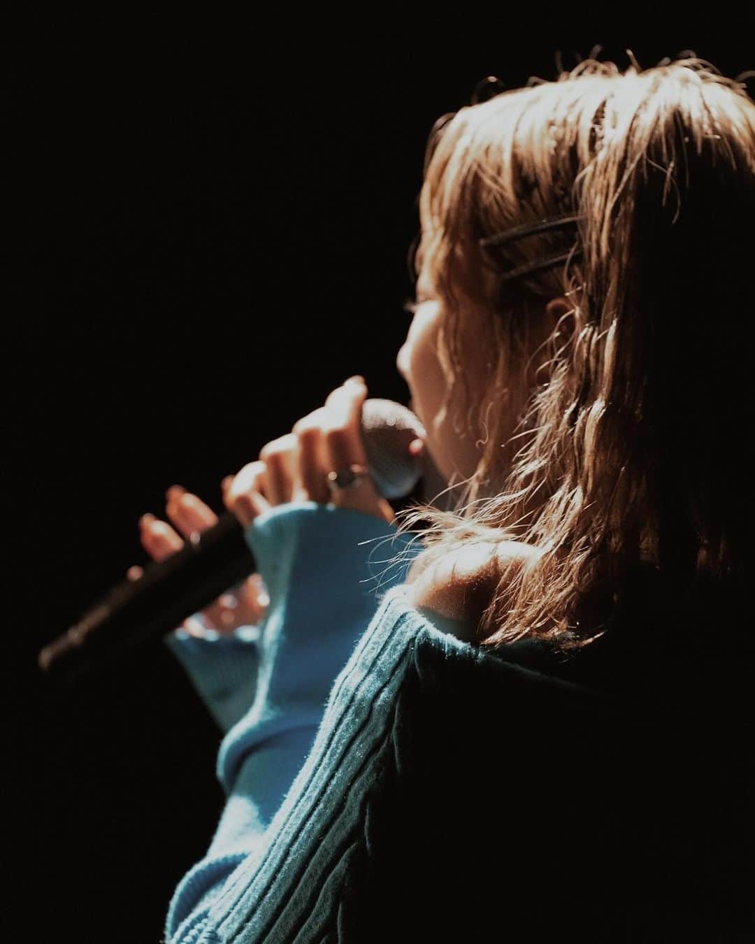 KIMIKA（キミカ）のインスタグラム：「A.O.M.E 5th anniversary LIVEへ お越しいただいた皆様 配信をご覧いただいた皆様 そして制作に携わってくださった皆様 本当に本当に、ありがとうございました！  今回も素敵な衣装をご用意して頂いたので お洋服には各ブランドさんをタグ付けさせて頂きました✨  この日のために準備してくれた スタッフの皆、dancerの2人、 そして相方力ちゃんにも心からのリスペクトを  Special Thanx  @riki_hisamitsu  @yukinakinako  @sayooo_r  @takaya3ura  @miu_kubota  @kana_mizuno  @ryuma.y.aet  @satsu_hedy  @diamond7192  @kimitoo_community  manager sakko」