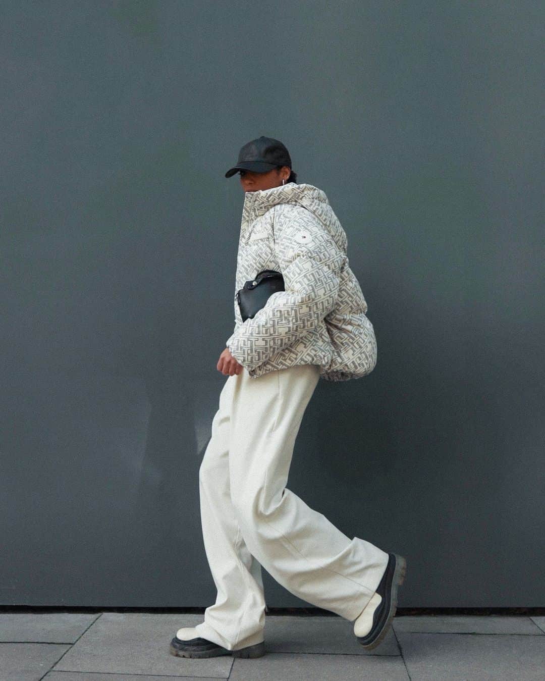 Tommy Hilfigerのインスタグラム：「Minimal colors for fall, maximal attitude forever. @cherifaakili #NeutralStyle」