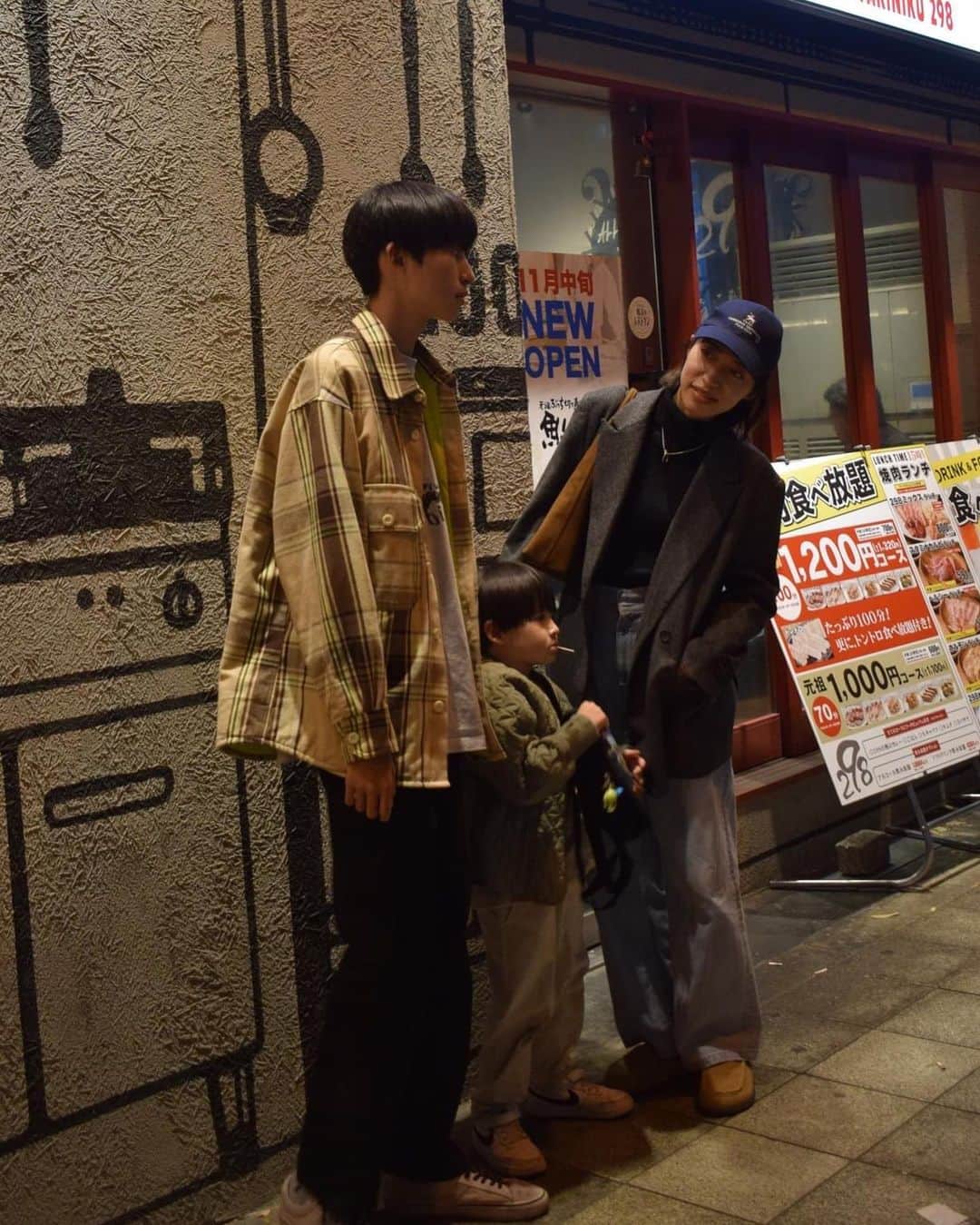 山﨑さおりさんのインスタグラム写真 - (山﨑さおりInstagram)「🍽️ 福島にある @nikuya_fukushima へ食べ盛りBOYSを引き連れて😉 中学生男子と、飲兵衛パパに有難い 食べ飲み放題は我が家にはほぼマリオのスター状態⭐️  お店の店員さんのお姉さんと、隣に居合わせた ご夫婦がそれはそれはとっても優しい方達で めちゃくちゃ癒された福島ナイト🌙  #298福島店#福島ランチ#福島グルメ#福島飲み #福島居酒屋  ・」11月11日 0時01分 - saori_emunjewelry