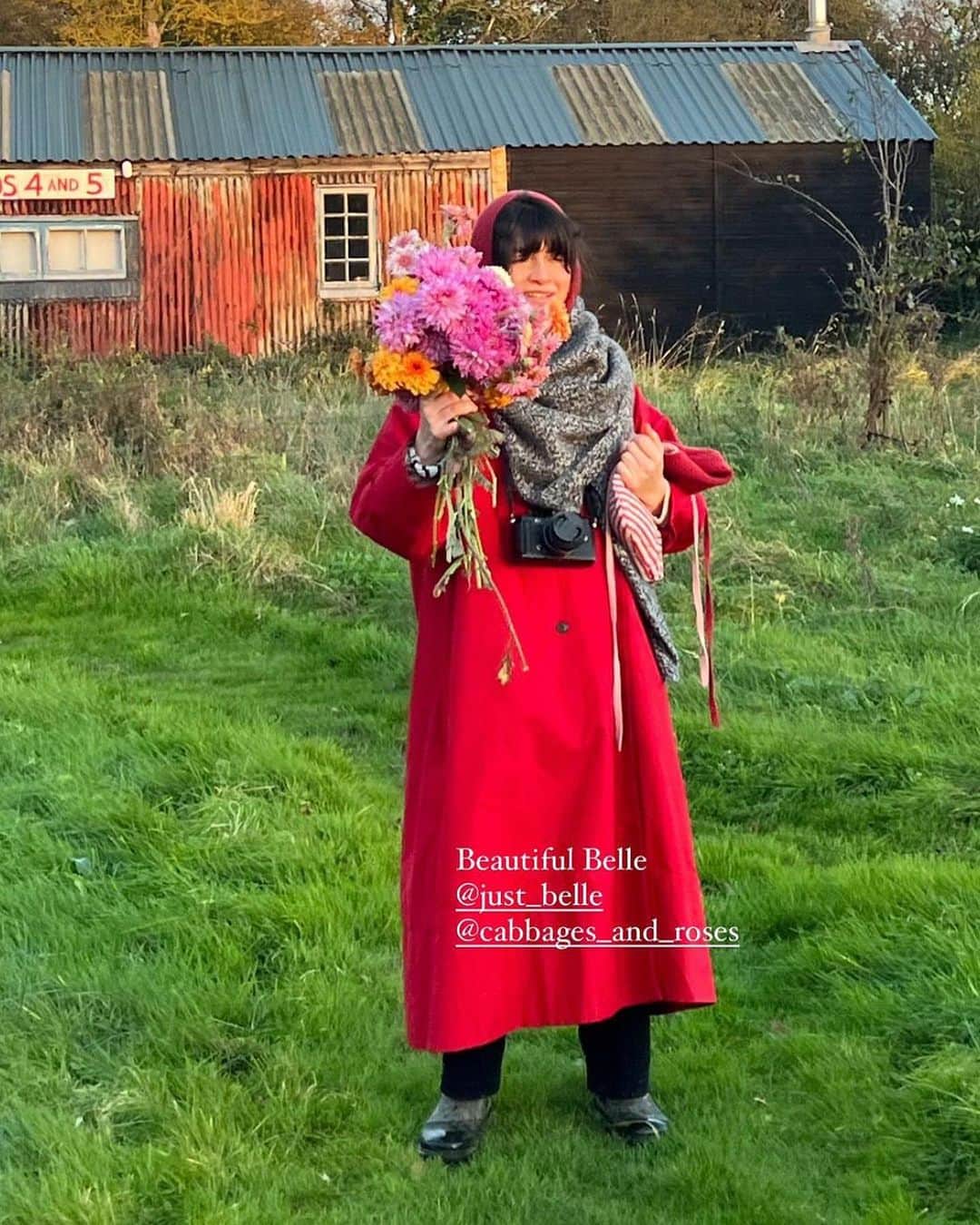 キャベジズ&ローゼズさんのインスタグラム写真 - (キャベジズ&ローゼズInstagram)「Utter favouritism for the Red Robin coat this week ❤️ #CabbagesandRoses #AW23 #NewArrivals」11月11日 0時01分 - cabbages_and_roses