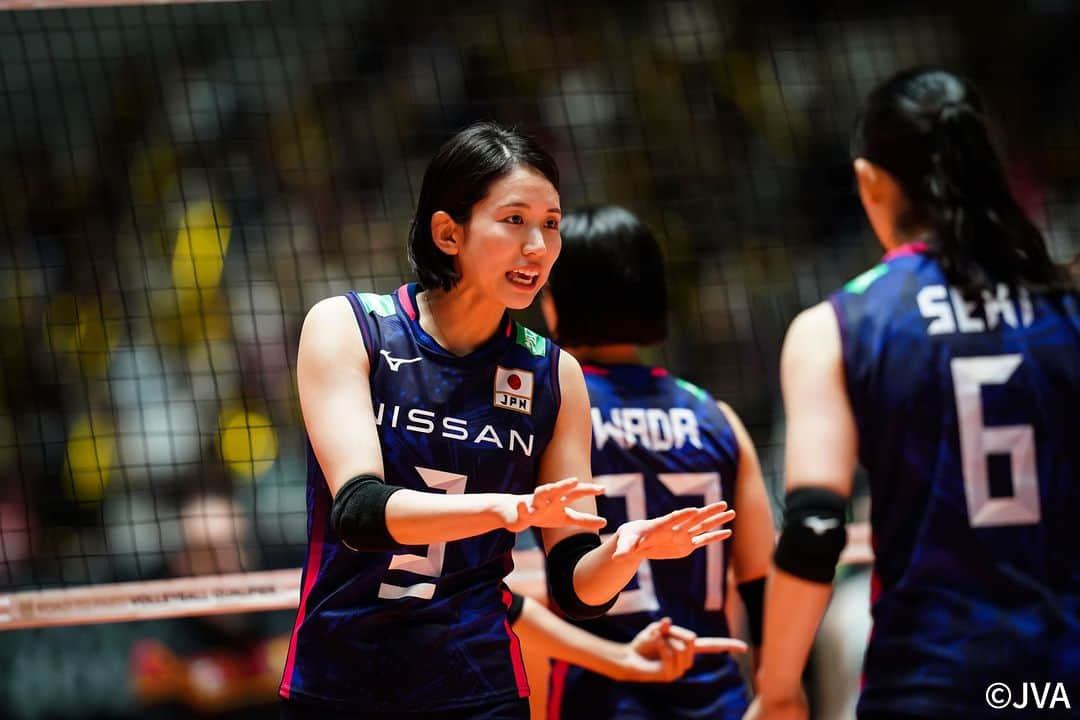 公益財団法人日本バレーボール協会のインスタグラム：「／ #バレーボール女子日本代表 フォトギャラリー 🏐 ＼   今回は「FIVBパリ五輪予選/ワールドカップバレー2023」を 写真で振り返り📸  あの熱気を写真と一緒に 思い出しましょう👀  皆さんもお気に入り写真に #フォトギャラリー をつけて ぜひ投稿してください😁  #OVERTAKE #世界を越えよう」