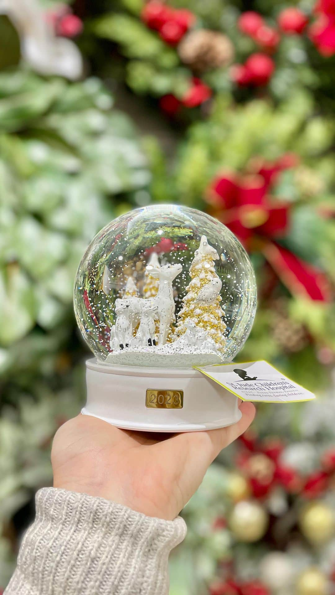 HomeGoodsのインスタグラム：「We are thrilled to once again partner with @stjude to help families fight cancer. Purchase one of our limited-edition snow globes at your local @homegoods or @homesense_us and 50% of the proceeds will benefit St. Jude Children’s Research Hospital.   Can’t get to store? Check out our stories to see how you can still donate.  Styles vary by store. Quantities limited. Participating stores only. Sold through 12/31/23.」