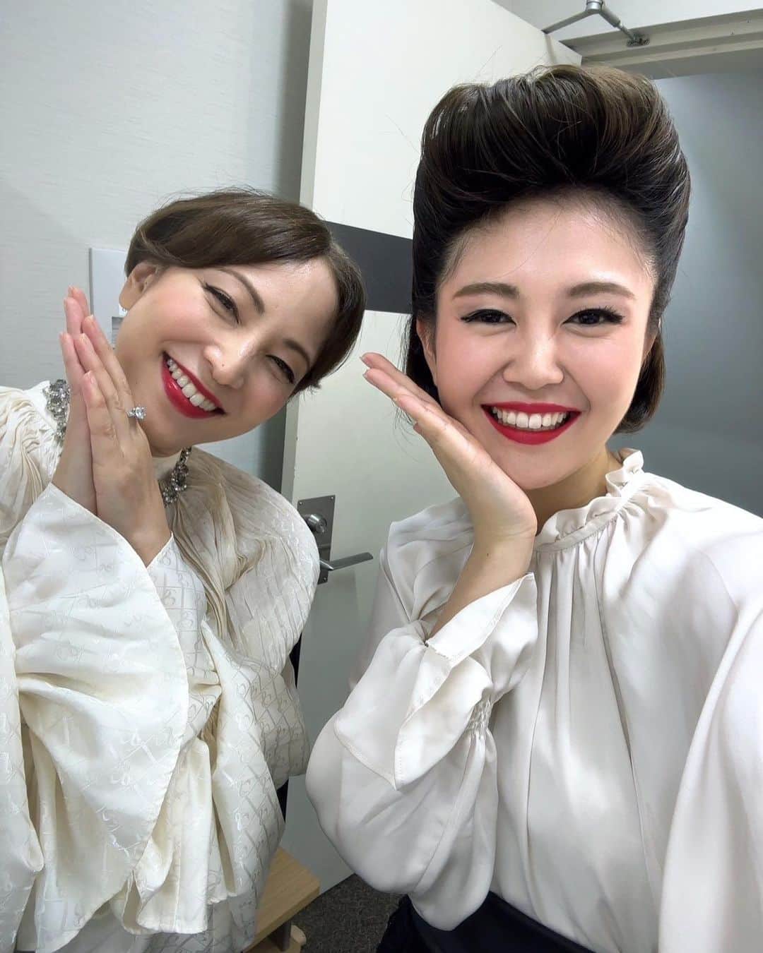 鈴木杏樹さんのインスタグラム写真 - (鈴木杏樹Instagram)「活読劇✨ 高島嘉右衛門列伝6 ファイナル✨  楽しかった💕 素敵なお仲間たちと✨ 本当に楽しい日々でしたっ❣️  会場に足を運んでくださった皆様🙏 遅い時間までお付き合いいただき 本当にどうもありがとうございました🙇‍♀️✨  またこのメンバーで😍 ご一緒できる日を楽しみに✨✨🙏  #鈴木杏樹　#AnjuSuzuki  #舞台 #活読劇 #高島嘉右衛門列伝 #ファイナル #榊原利彦 さん #榊原玉記 さん #山口仁 さん #川原英之 さん #高橋孝輔 さん #飛野悟志 さん #今若孝浩 さん #本多摂 さん #こばやしあきこ さん #大山りき ちゃん #後藤萌咲 ちゃん #モーガン亜沙子 さん #水島裕作 さん #春山福太郎 さん #specialthanxto川本淳市さん  #感謝の気持ちをこめて ✨✨💓」11月11日 0時15分 - anju.suzuki_official