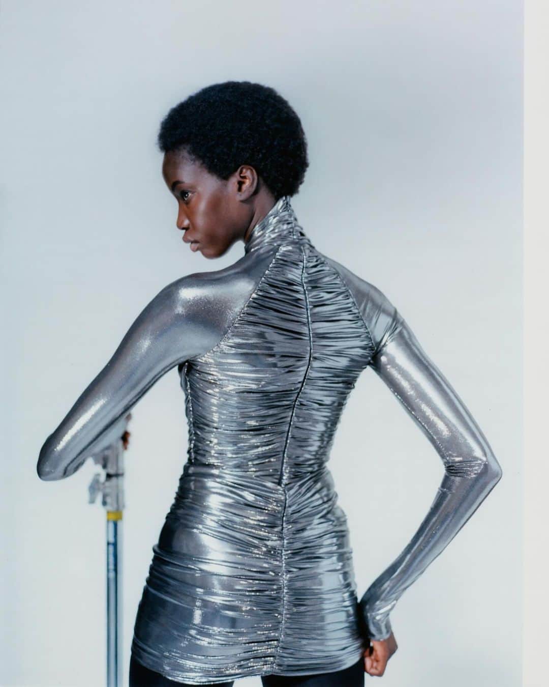 サルヴァトーレ・フェラガモのインスタグラム：「Backstage of Anok and her shiny draped armour. Lensed by @heikkikaski  Concept and Creative Direction  @ferdinandoverderi」