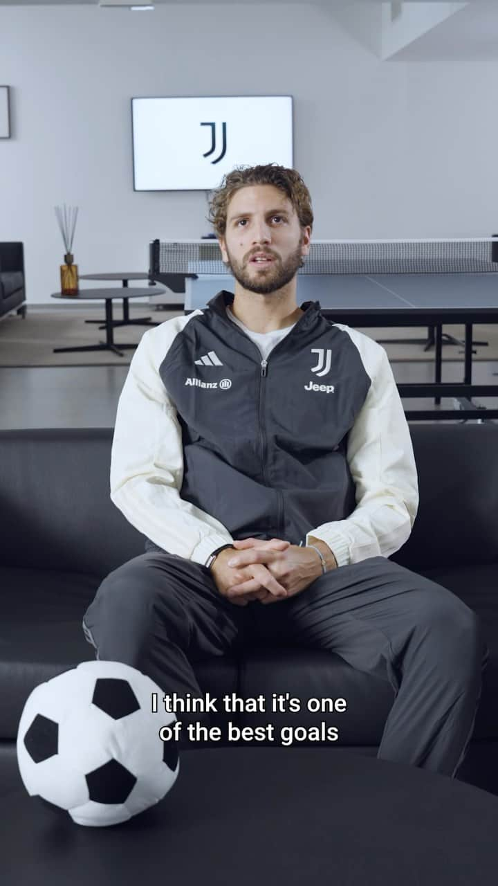 ユヴェントスFCのインスタグラム：「Iconic Goals: Manuel Locatelli Ranks Juventus’ All-Time Top 10 Goals! 🔥⚽️⚪️⚫️   Watch the full video now on our YouTube channel!」