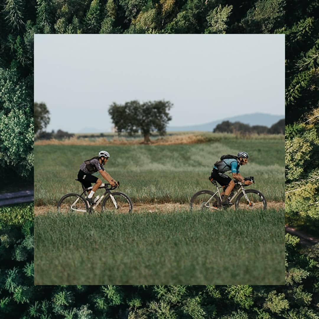 カンパニョーロのインスタグラム：「We asked you what your favourite gravel rides were and you delivered.  Gravel riding and racing continue to grow with riders around the world seeking ever-more adventurous and exhilarating places to showcase their fitness, talent and, of course, their Campagnolo range of gravel-specific gear including the 13-speed Ekar groupset and Levante wheelset.  We chose the top 4 answers and rounded them up in our latest journel.  Click the link in our bio to find out more.   #Campagnolo #Ekar #GravelRiding」