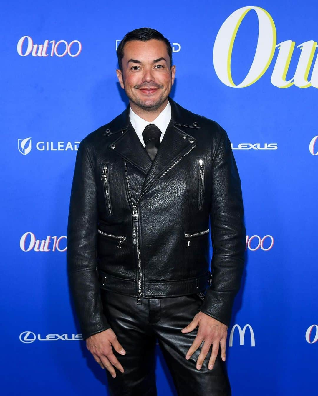 アンソニー・ラモスさんのインスタグラム写真 - (アンソニー・ラモスInstagram)「Took my mom to the #OUT100 in full leather daddy vibes ❤️😂  Thank you @dnlreynolds @outmagazine for a wonderful night and for having me on this year’s list! It is a huge honor to be recognized alongside so many brilliant and inspiring individuals who are shaping our world and advocating for greater inclusivity and diversity.  Thank you @mgkstyle for the look 👔」11月11日 0時16分 - anthonyramosah